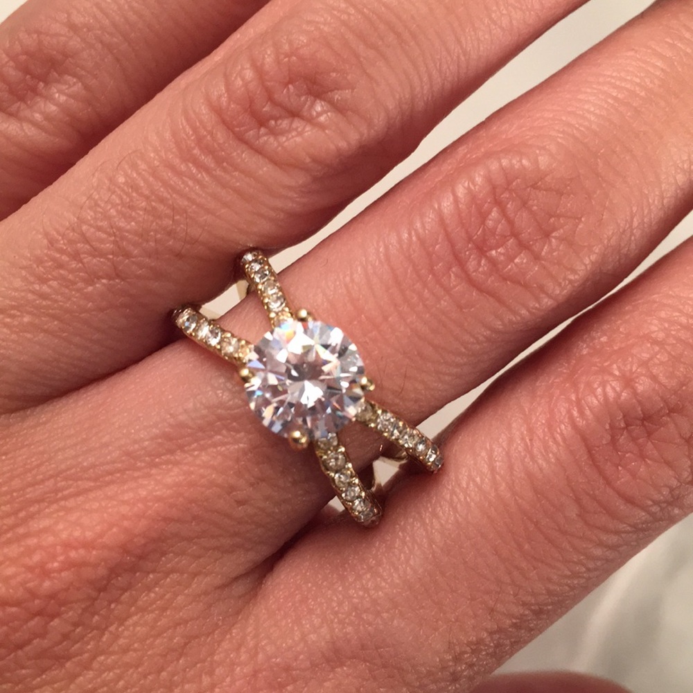 ❤️Gorgeous Gold Plated Ring With White CZ